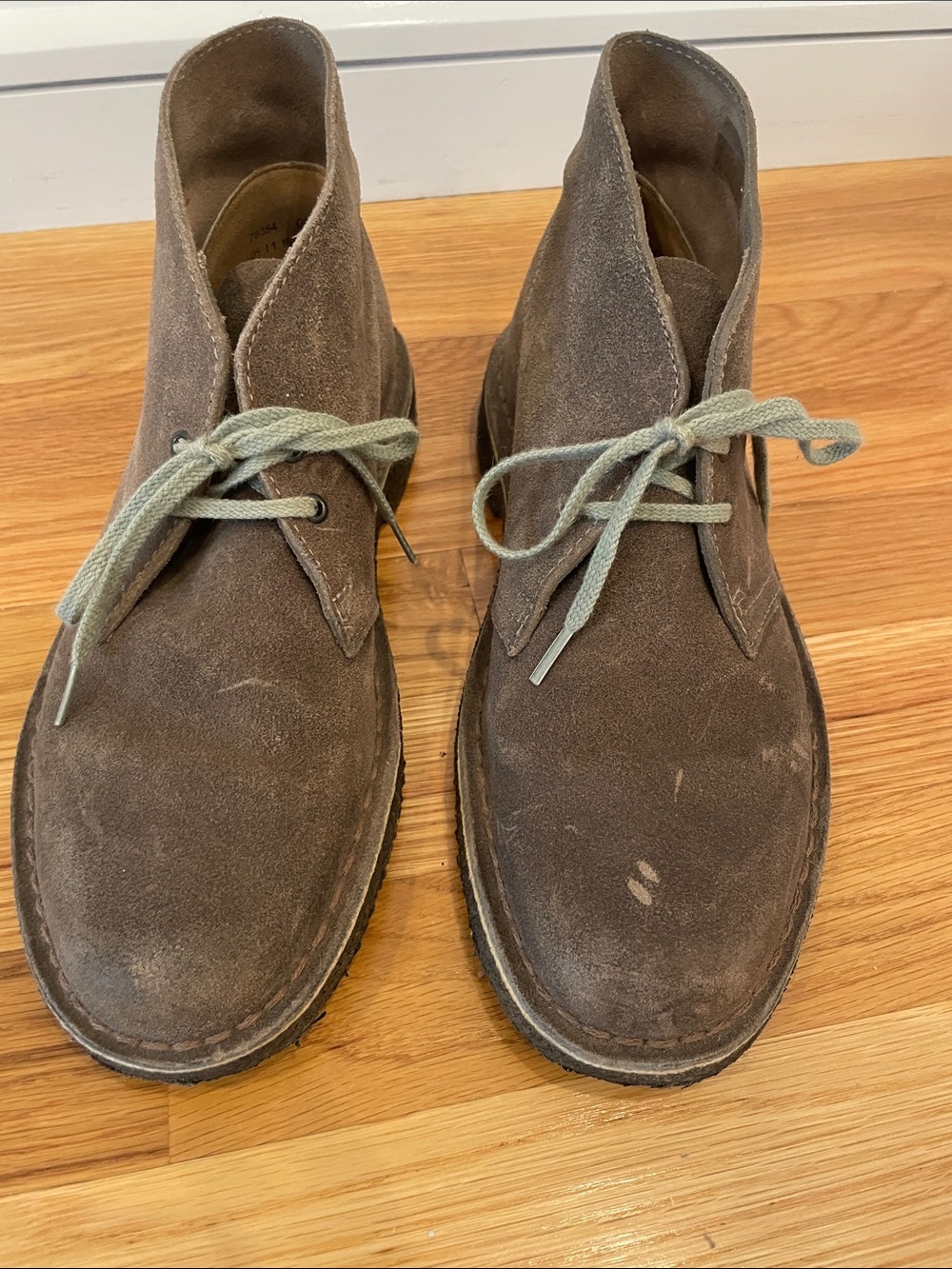 Clarks Men's Brown Suede Chukka Boots with Light Green Laces